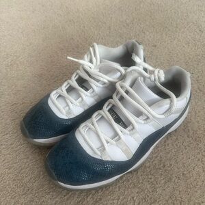 JORDAN 11 Snakeskin Navy/White Sneakers